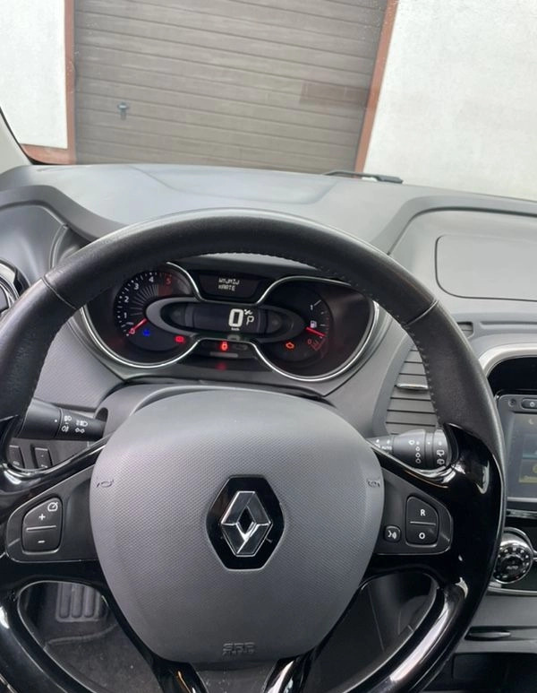 Renault Captur cena 52900 przebieg: 63000, rok produkcji 2017 z Chorzów małe 92